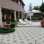 Alojamento de Acomodação e Pequeno-almoço Casa Perla Holidays Jurasi
