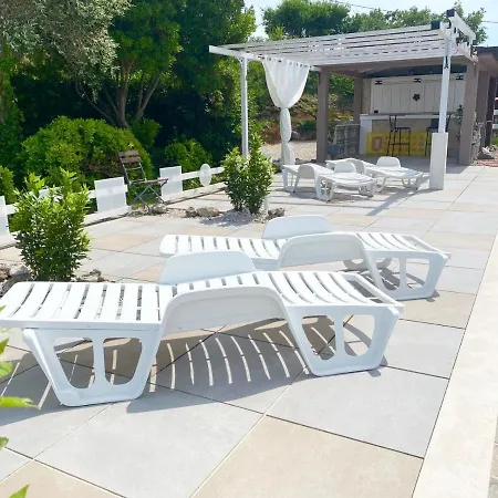 Casa Perla Holidays לינה וארוחת בוקר Jurasi