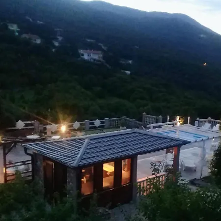 לינה וארוחת בוקר Casa Perla Holidays *