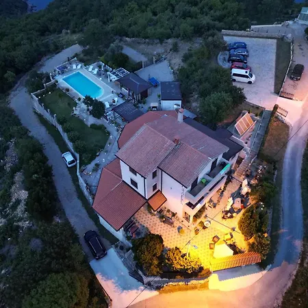 לינה וארוחת בוקר Casa Perla Holidays