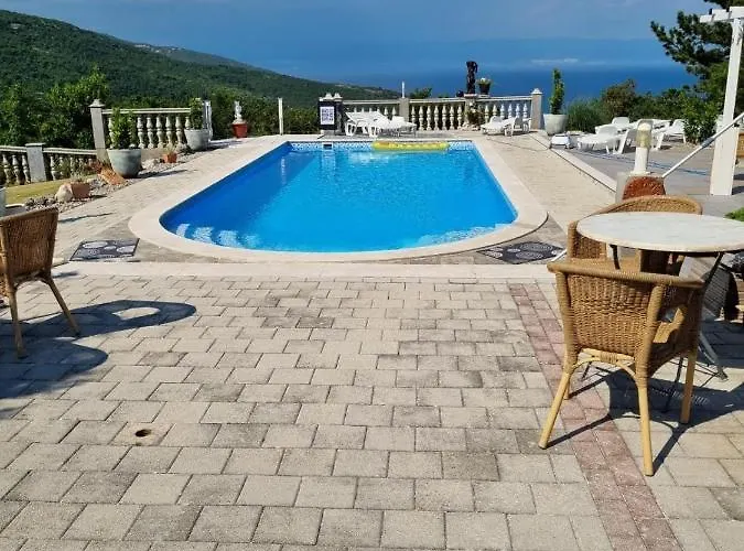 Casa Perla Holidays Couette-café Jurasi